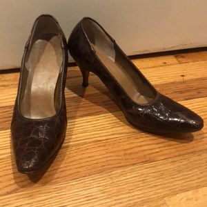 VINTAGE! Gorgeous Alligator Pumps